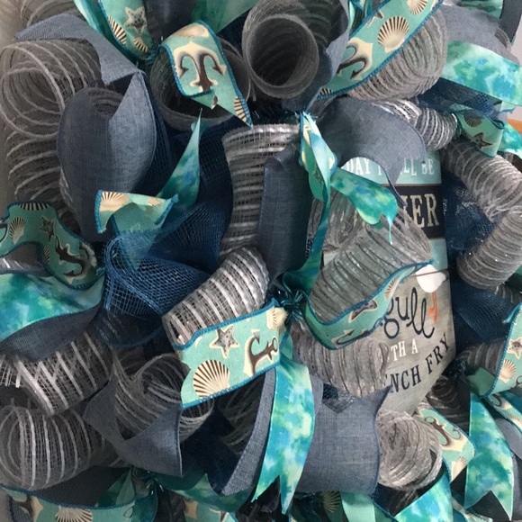 Handcrafted "Happier Than A Seagull" Mesh Wreath - Picture 5 of 5